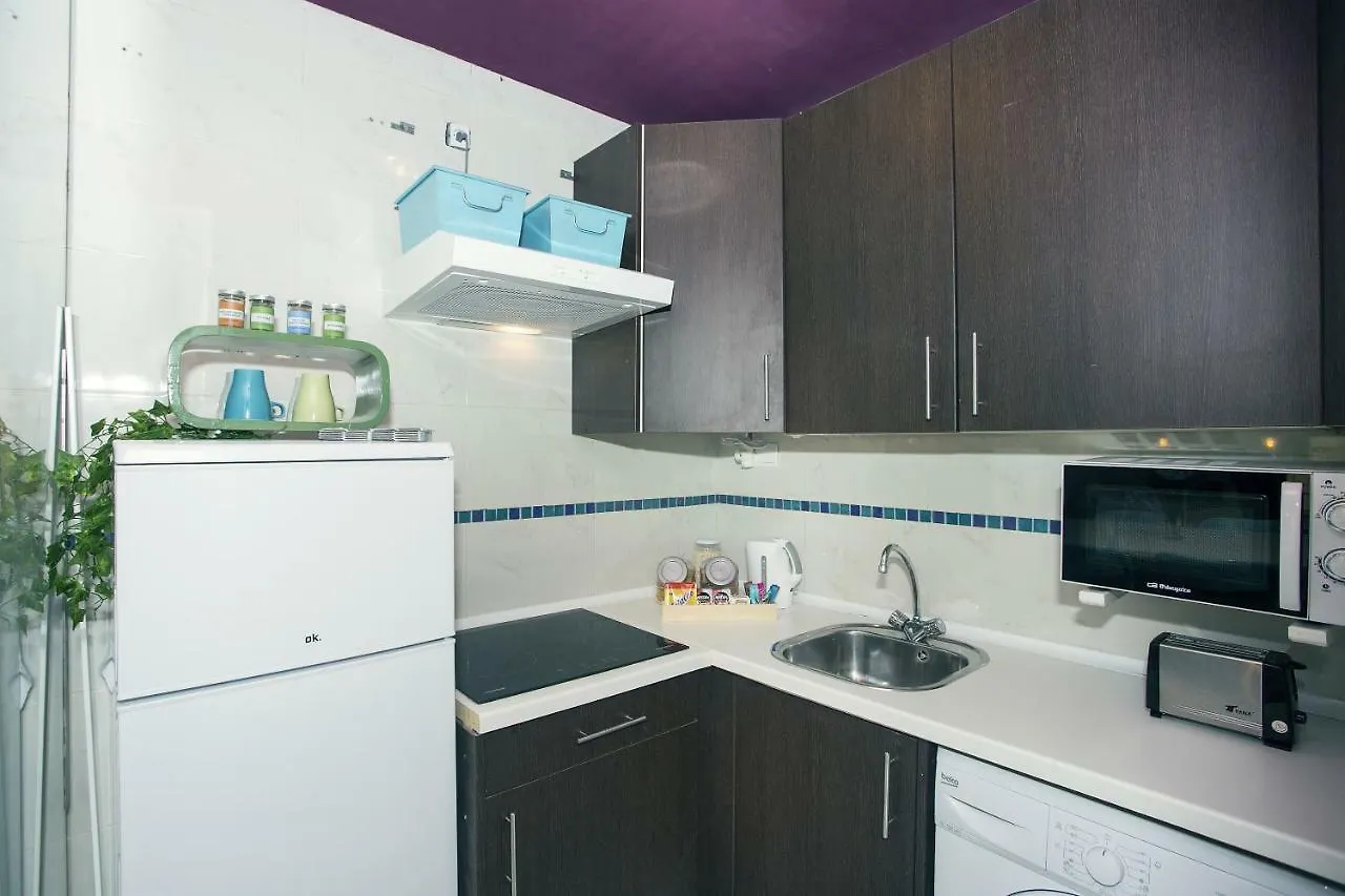 Cute Center Apartment Малага