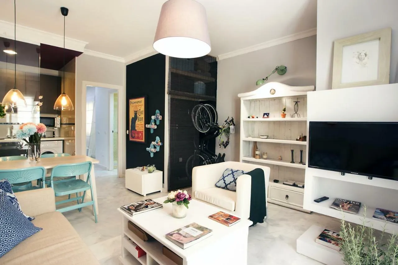 Cute Center Apartment Малага