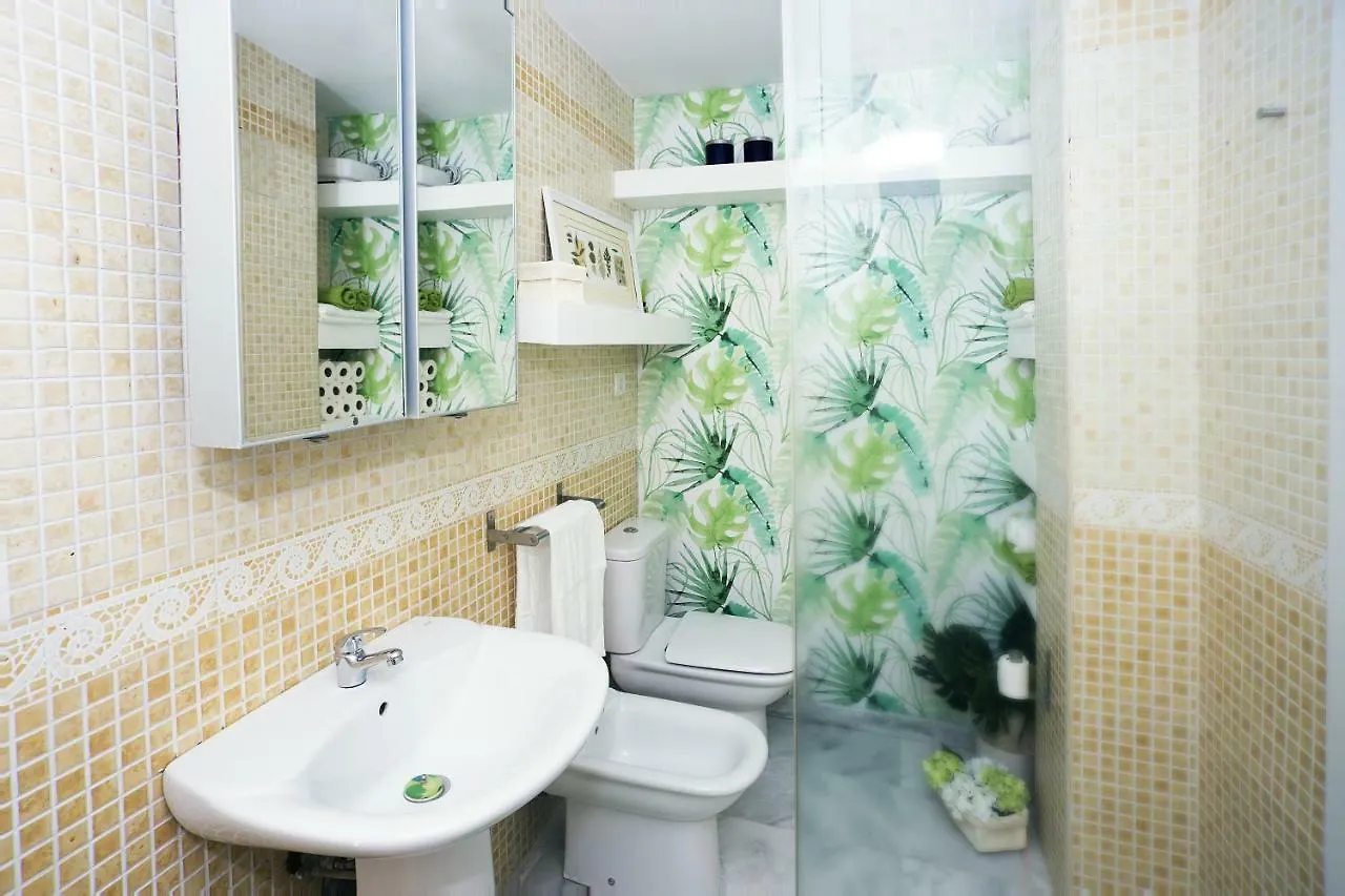 Cute Center Apartment Малага