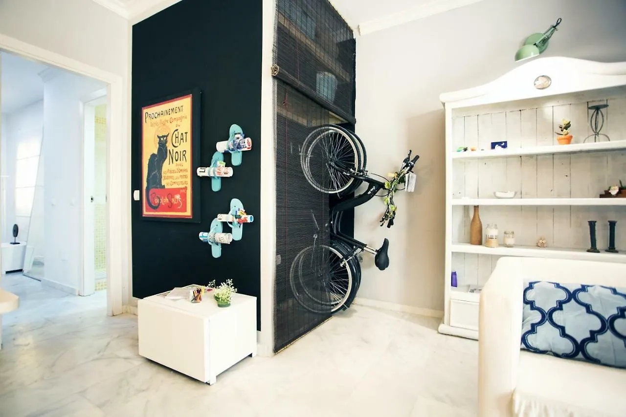 Cute Center Apartment Малага